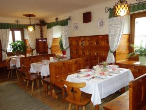 Restoran või mõni muu söögikoht majutusasutuses Gasthof zur Post