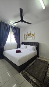 a bedroom with a large bed with a ceiling fan at Alanis Suite KLIA With Neflix in Sepang