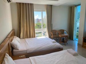 Postel nebo postele na pokoji v ubytování Jolilian Hotel