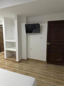 a room with a flat screen tv on a wall at Hotel Oro VIP Pereira in Pereira