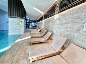 Hồ bơi trong/gần Victoria One - 3beds Central CBD, Modern & High floor with Great views!