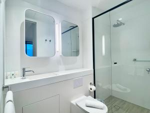 Phòng tắm tại Victoria One - 3beds Central CBD, Modern & High floor with Great views! +10 ảnh