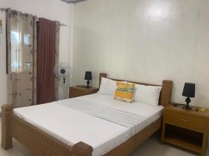 Ένα ή περισσότερα κρεβάτια σε δωμάτιο στο ELEN INN - Malapascua Island FAN ROOM