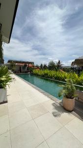 Hồ bơi trong/gần Karra Loft U1