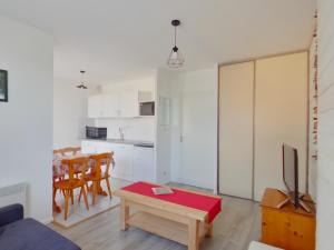 Kuchyň nebo kuchyňský kout v ubytování Appartement confortable au pied des pistes - 4 pers - FR-1-834-16