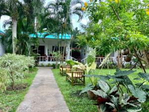 Zahrada ubytování The Green Resort + 17 fotografií