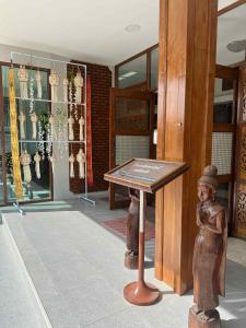 a statue of a boy standing next to a table at Chiangdaoinnhotel โรงแรมเชียงดาวอินน์ in Chiang Dao +14 photos