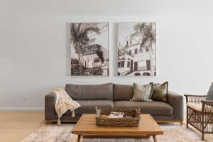 Et opholdsområde på Casa Oasis - Resort Living opposite Bokarina Beach + 39 billeder