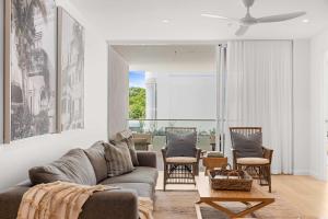 Et opholdsområde på Casa Oasis - Resort Living opposite Bokarina Beach