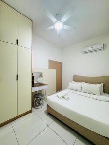 Ένα ή περισσότερα κρεβάτια σε δωμάτιο στο Majestic Serviced Suites KLCC +83 φωτογραφίες