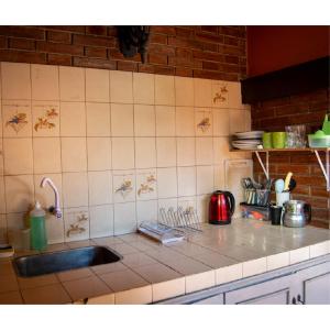 Η κουζίνα ή μικρή κουζίνα στο Hostal Villa Verde