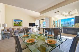 TV a/nebo společenská místnost v ubytování RP135 - Rancho las Palmas Serenity