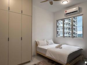 Postel nebo postele na pokoji v ubytování Cozy 3BR Escape Modern Comfort in the City + 22 fotografií