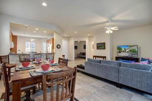 Posezení v ubytování Sun City Fun - Alice Lodging