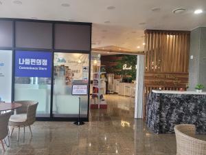 Vstupní hala nebo recepce v ubytování Sanbangsan Hotel + 49 fotografií