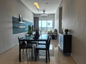 Χώρος καθιστικού στο D Aman Infinity Pool and AS Tower View Homestay 06