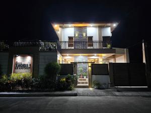 a house at night with its lights on at Casa Amoris Uno in Los Baños