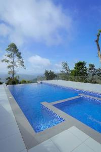 Bazén v ubytovaní Zeezmount Resorts & Spa Munnar alebo v jeho blízkosti