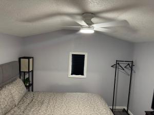 a bedroom with a ceiling fan and a bed at Hidden Treasure in Davenport