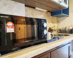 Kuchyň nebo kuchyňský kout v ubytování Langkawi Lagoon 3 pax beach and sea view