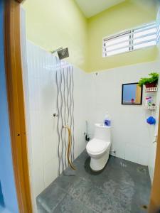 a bathroom with a toilet in a room at D Palas Timur Homestay 10 Minit Ke Pusat Bandar KB in Wakaf Baharu