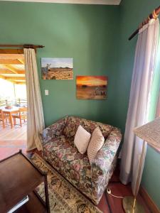 Postel nebo postele na pokoji v ubytování Bokmakierie Studio