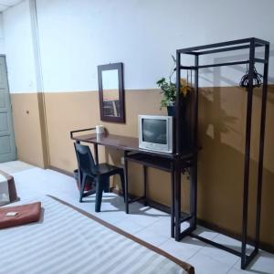 a room with a desk with a tv and a mirror at Meple Hotel Skudai in Skudai