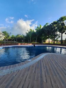 una piscina in un parco con alberi di Aristocrat Resort Purbachal a Pānjora