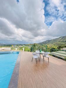 Hồ bơi trong/gần Sunrise Hill Resort