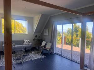 Χώρος καθιστικού στο Modern Sea View Home