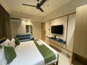 Μια τηλεόραση ή/και κέντρο ψυχαγωγίας στο Sasya Elegance - A Boutique Hotel