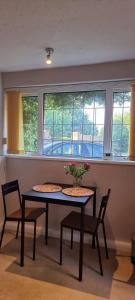 Bazén v ubytování Calm Private Apartment Ideal to Work, Rest Explore nebo v jeho okolí