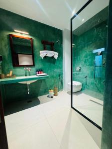 Ένα μπάνιο στο Delhi House