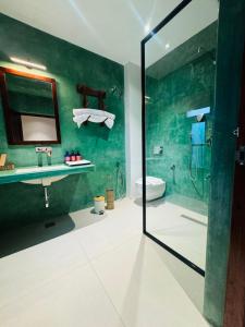 Ένα μπάνιο στο Delhi House