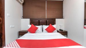 Ένα ή περισσότερα κρεβάτια σε δωμάτιο στο Hotel O Delhi Technological University Formerly Delta Five +13 φωτογραφίες