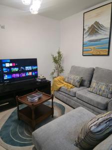 TV a/nebo společenská místnost v ubytování 2BDR Villa in Nyali