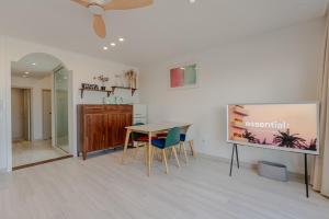 a room with a table and chairs and a white wall at Jeju Stayra in Sowang-dong