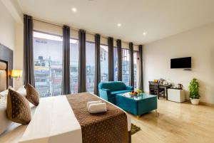 TV a/nebo společenská místnost v ubytování Hotel Kiara Residency - Opposite Delhi Airport Indira Gandhi Internation Airport