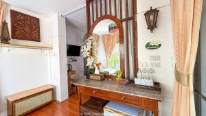 TV a/nebo společenská místnost v ubytování Pai Vintage Garden Resort