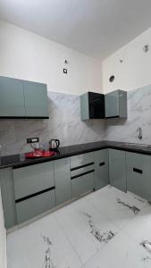 Kuchyň nebo kuchyňský kout v ubytování MK service apartment