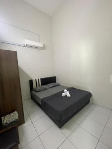 Postel nebo postele na pokoji v ubytování Sungai Udang Homestay, 3 air-conditioned rooms, maximum 8 people