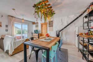 a kitchen and dining room with a table and chairs at Villa Natura Paradise in Alcolea
