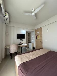 Et tv og/eller underholdning på shreejee residency