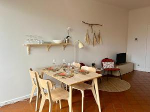 Μια τηλεόραση ή/και κέντρο ψυχαγωγίας στο Avenue Rogier +2 φωτογραφίες