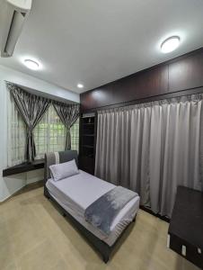 Ένα ή περισσότερα κρεβάτια σε δωμάτιο στο D'Garden Cottage Kluang