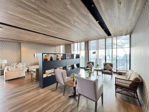 a living room with a table and chairs at Noble Bangkok Condo in Bangkok