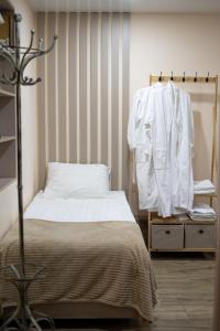 Postel nebo postele na pokoji v ubytování Kera Rooms