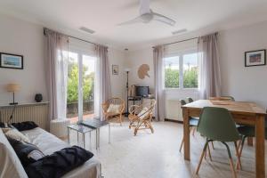a living room with a couch and a table at Maison à Argelès in Argelès-sur-Mer
