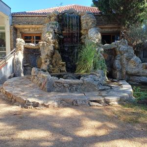 Budova, kde se kemp nachází