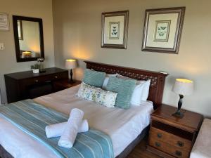 Postel nebo postele na pokoji v ubytování Under the Boardwalk Self Catering Studio